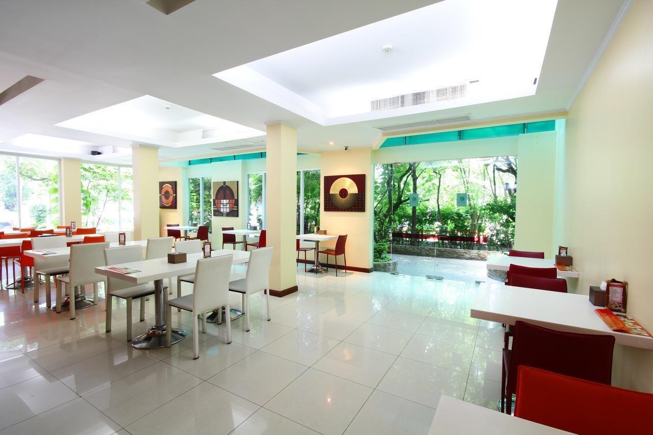 Calypzo Bangkok Hotel Екстериор снимка