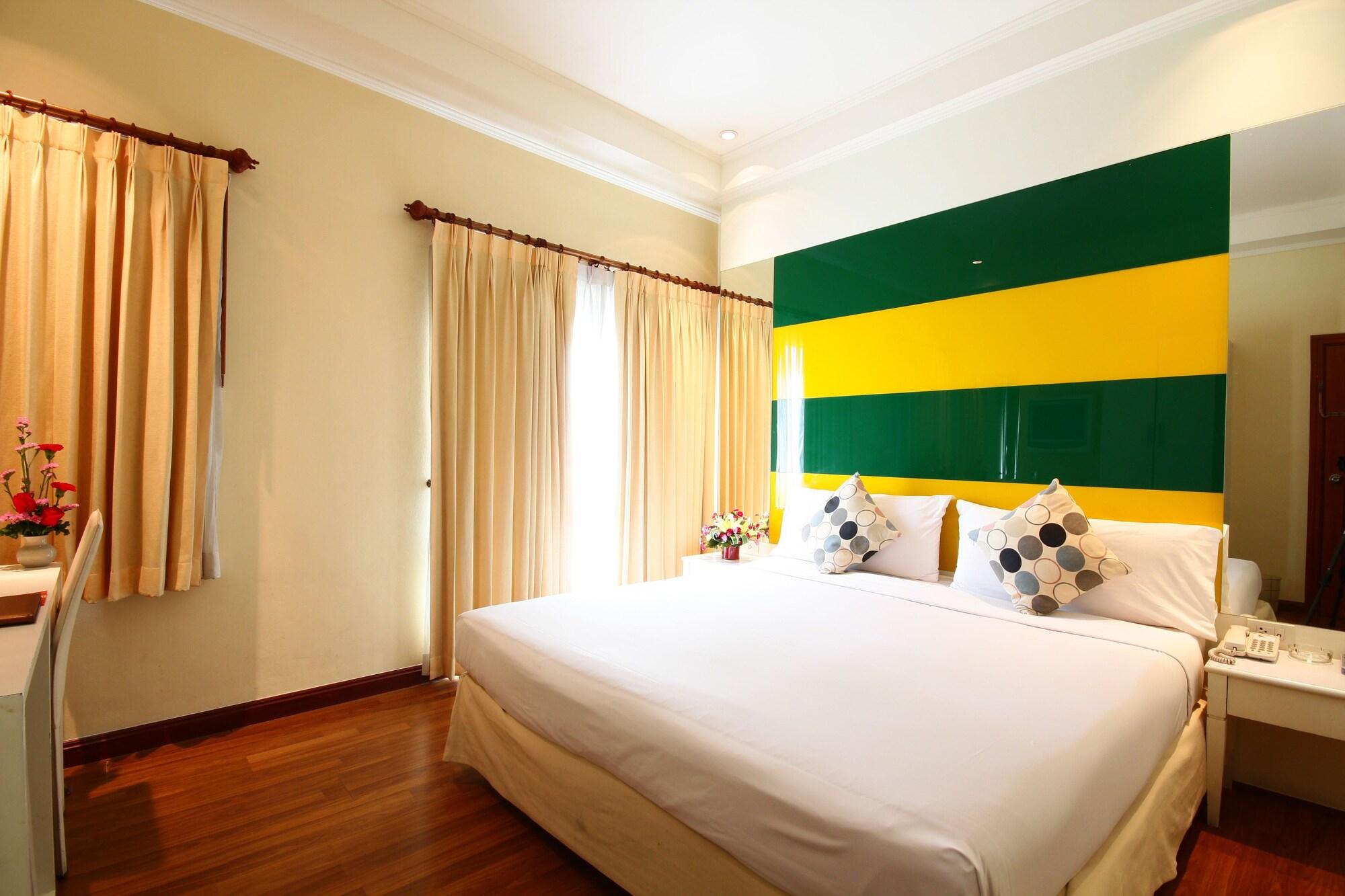 Calypzo Bangkok Hotel Екстериор снимка