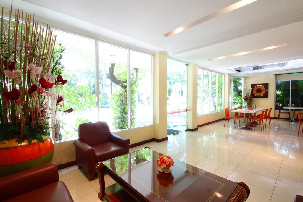Calypzo Bangkok Hotel Екстериор снимка