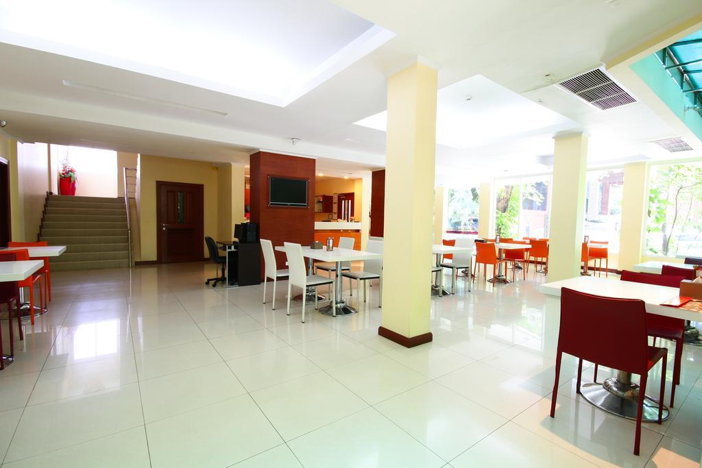 Calypzo Bangkok Hotel Екстериор снимка