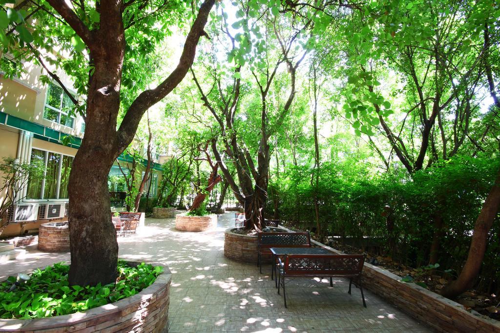 Calypzo Bangkok Hotel Екстериор снимка