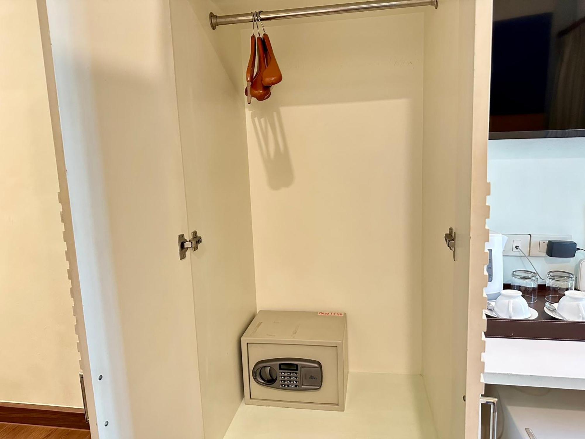 Calypzo Bangkok Hotel Екстериор снимка