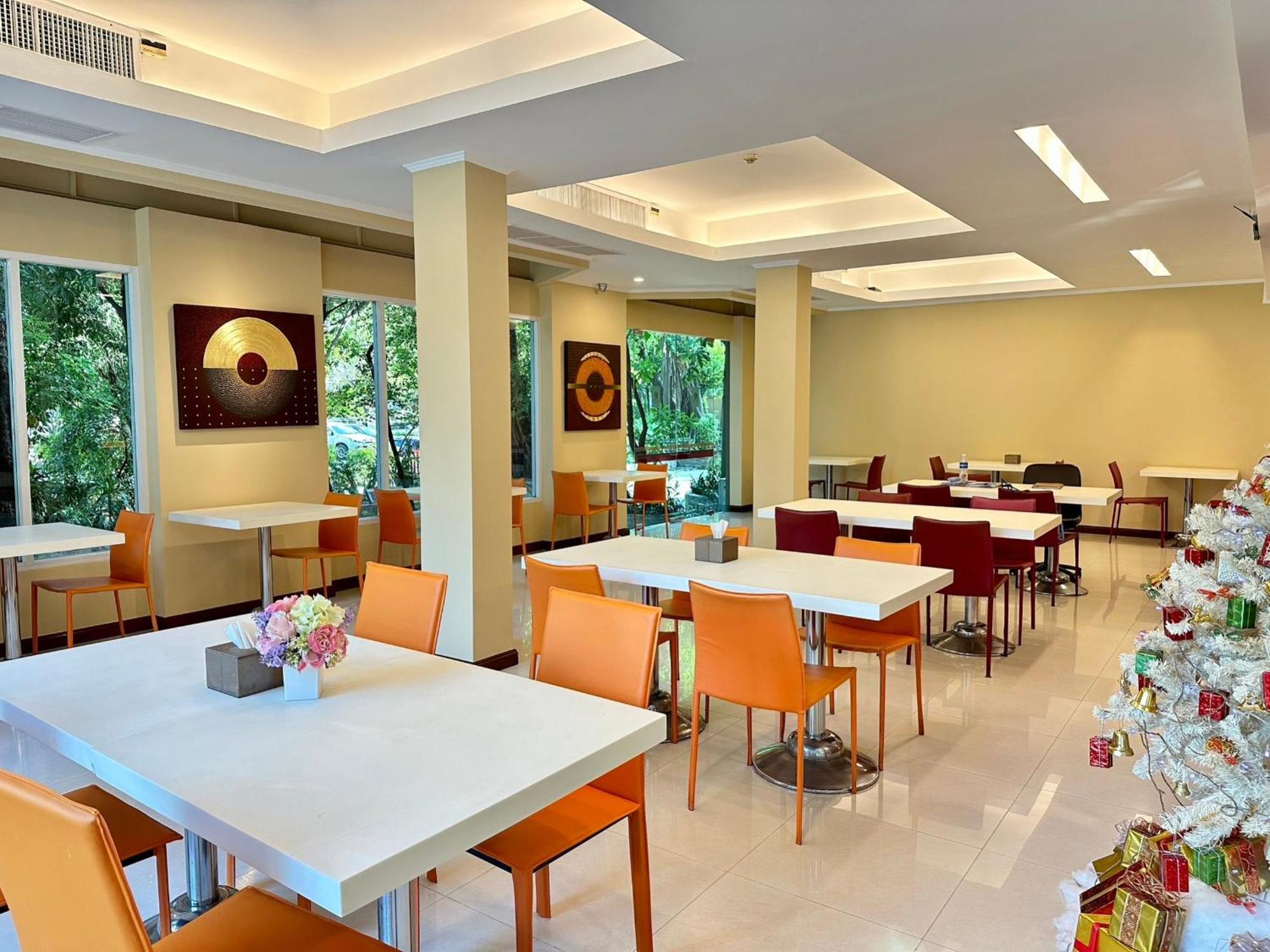 Calypzo Bangkok Hotel Екстериор снимка