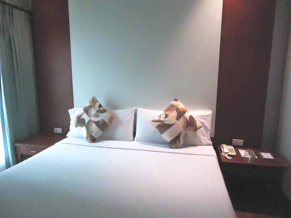 Calypzo Bangkok Hotel Екстериор снимка