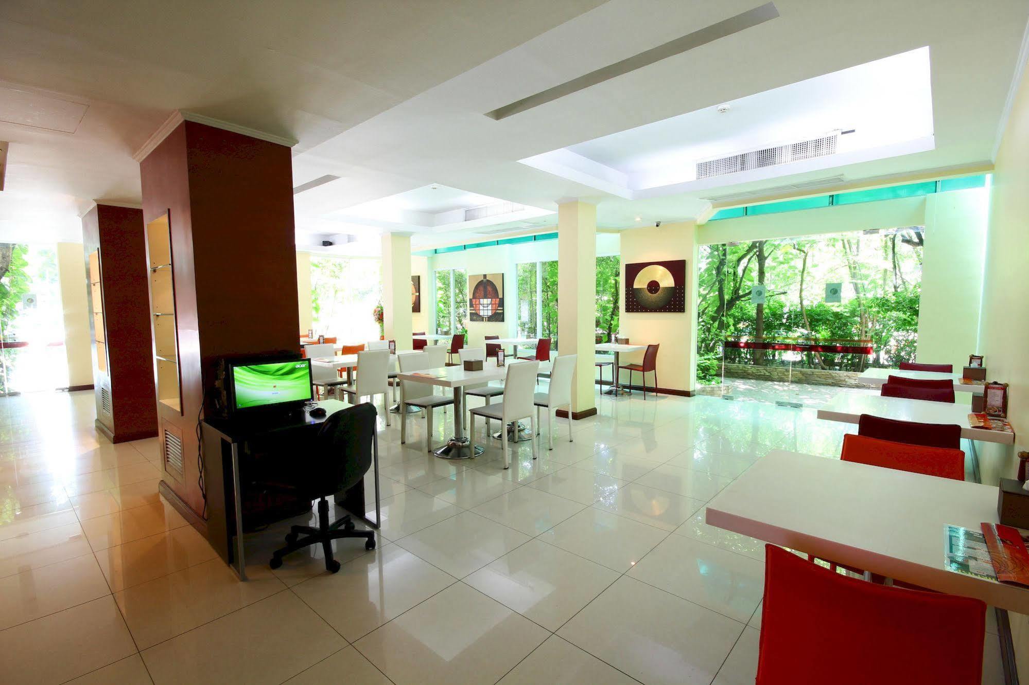 Calypzo Bangkok Hotel Екстериор снимка