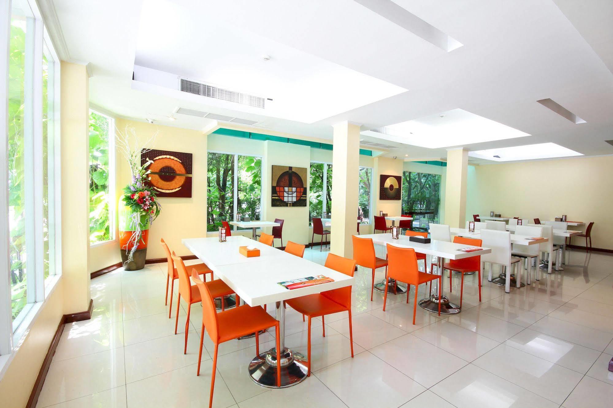 Calypzo Bangkok Hotel Екстериор снимка