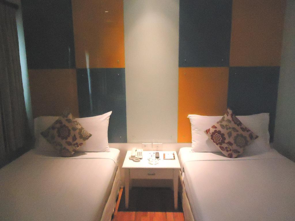 Calypzo Bangkok Hotel Екстериор снимка